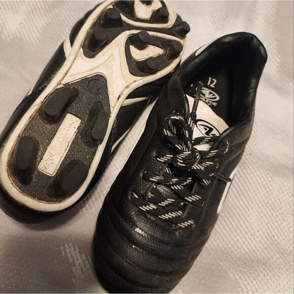 Boys Soccer Cleats Like New Size 12 Clean Sturdy Athleta - Picture 7 of 7